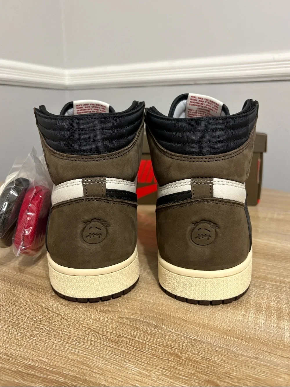 Jordan 1 low × Travis Scott Mocha High